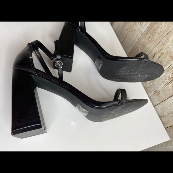 Black Open-Toe Heels 🖤 - Picture 4 of 4
